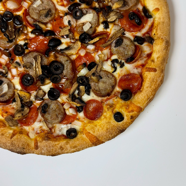 Deluxe Pizza.